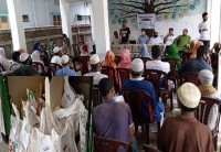 ইচ্ছেপূরণ ফাউন্ডেশনের ইফতার সামগ্রী বিতরণ