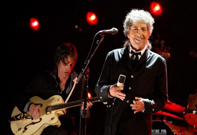 গানের স্বত্ব বিক্রি করে দিলেন বব ডিলান